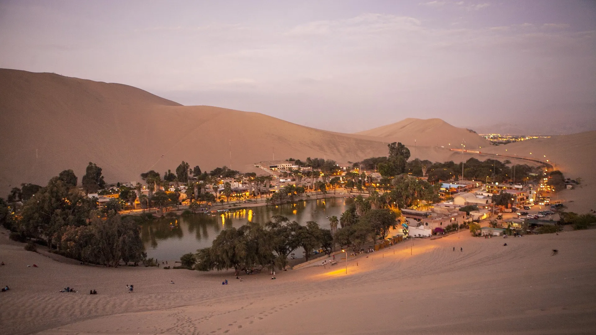 Huacachina y Líneas de Nasca